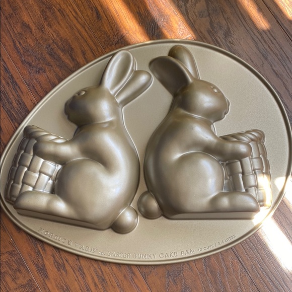 William Sonoma Nordic Ware Bunny Cake Pan - Picture 1 of 5